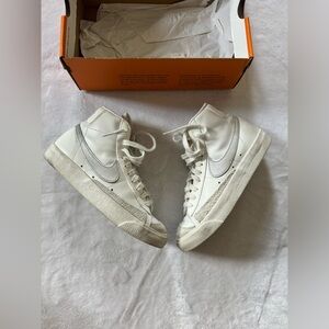 Nike Blazer Mid '77 Women's Shoes. White and Silver. Size 6.